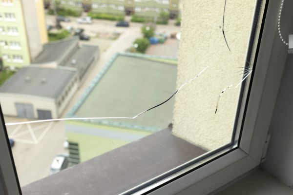 Window Crack Replacement